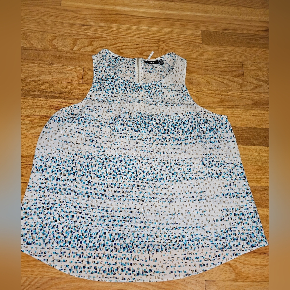 Sleeveless White and Blue Patterned Top